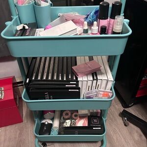 Lash extension supplies